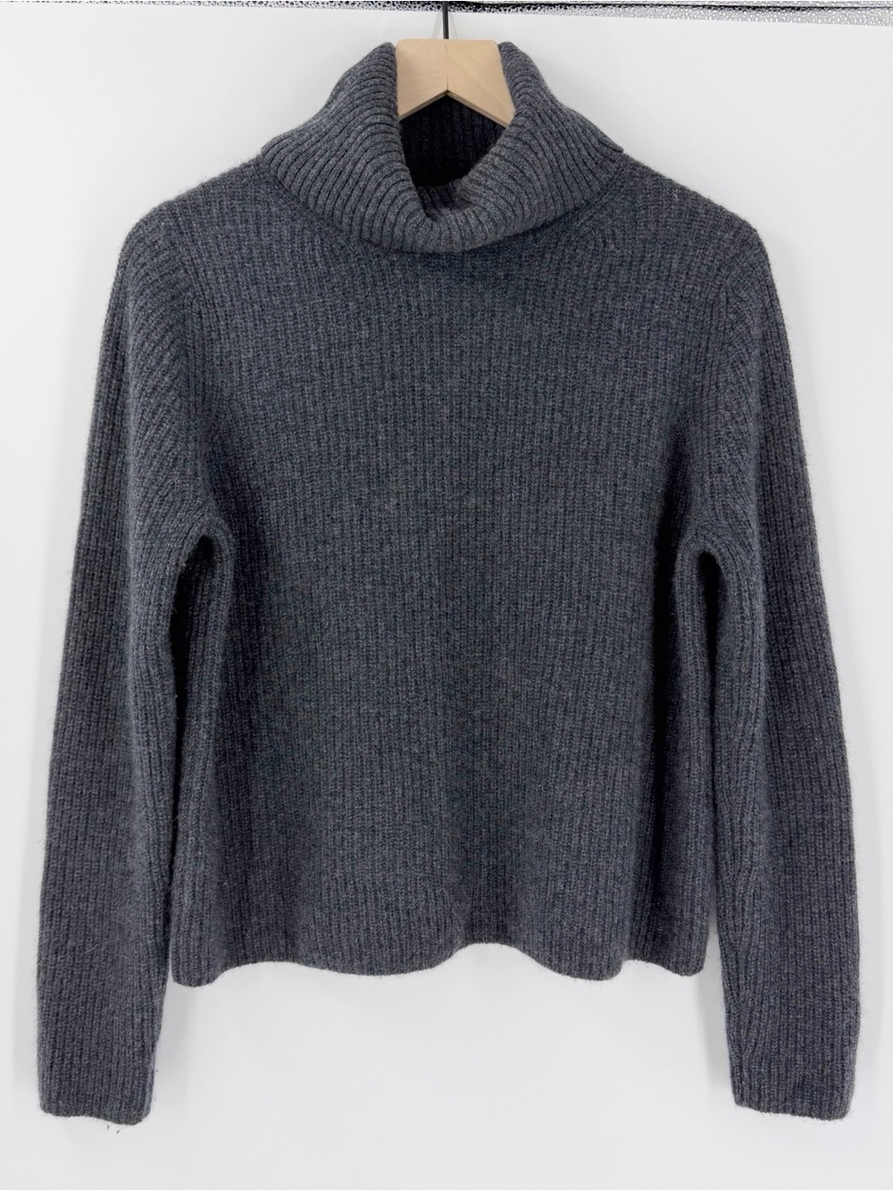 Banana Republic Gray Cashmere Relaxed Ribbed Turtleneck Sweater Size M
